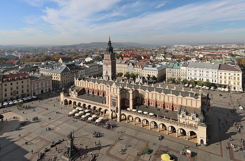 Krakow / Rynek: Cloth Hall from tower of St. Mary Basilica - Ingo Mehling
